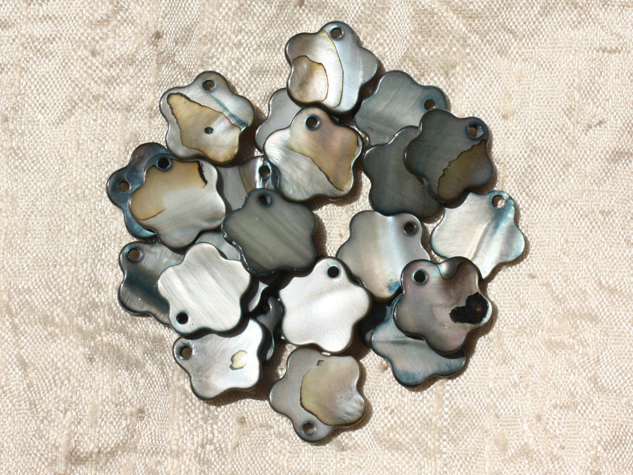 10pc - Colgantes con dijes de perlas Flores de nácar 15 mm Gris Negro  4558550002600 